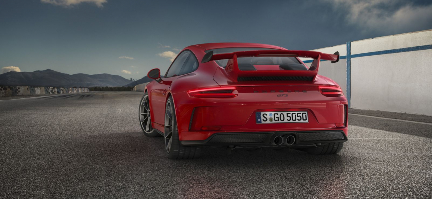 Modernizované 500 koňové Porsche 911 GT3 má opäť manuál!