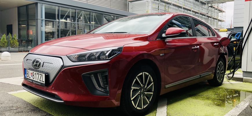 Práve testujeme Hyundai IONIQ Electric. Čo vás zaujíma?