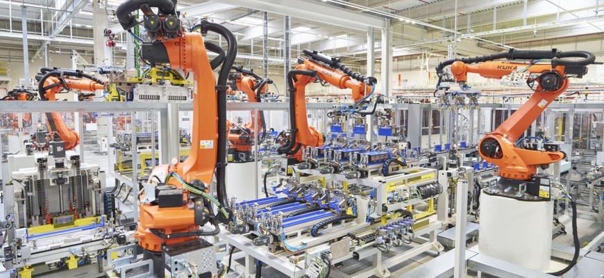 Je batériové centrum strategická výhra, alebo riziko v čase úpadku predaja áut?