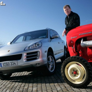 <p>Walter Röhrl a Porsche Cayenne Diesel</p>