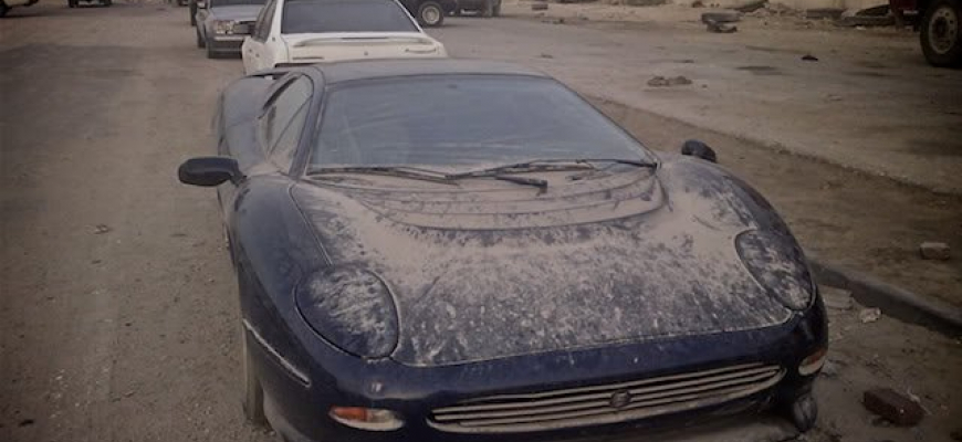 Jaguar XJ220 ponechaný na pospas osudu