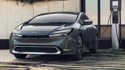 TOYOTA MENÍ PRAVIDLÁ HRY. VYVÍJA PLUG-IN HYBRIDY S ELEKTRICKÝM DOJAZDOM VIAC AKO 200 KM