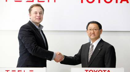 TOYOTA SA ZBAVILA PODIELU V TESLA MOTORS