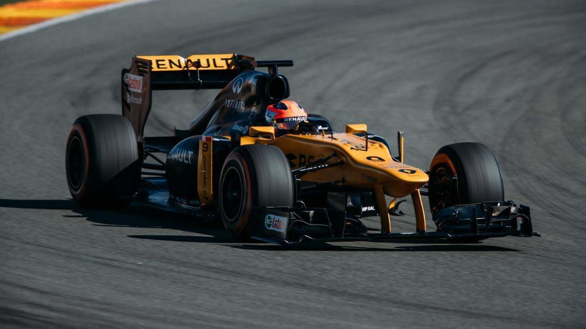 Robert Kubica opäť v kokpite F1, s Renaultom odjazdil 115 kôl