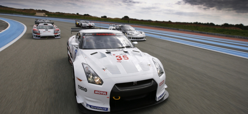 Aston Martin GT1 vs Nissan GT-R