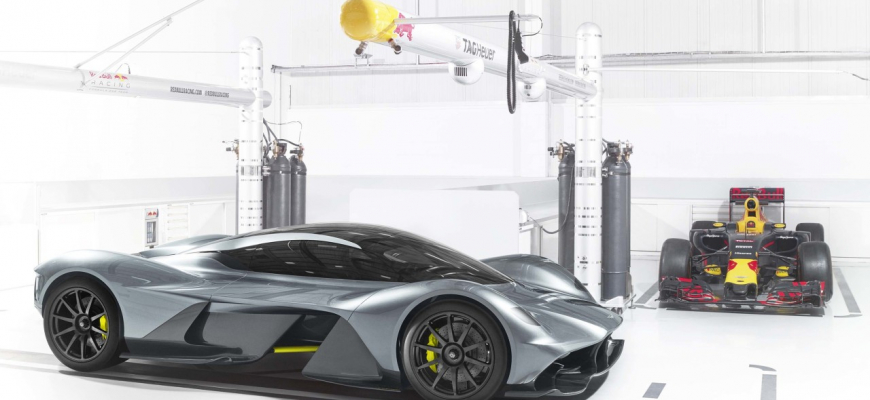 Aston Martin a Red Bull odhalili AM-RB 001 - najlepší hypercar na svete