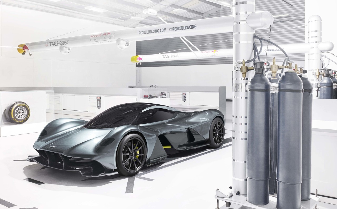 Aston Martin a Red Bull odhalili AM-RB 001 - najlepší hypercar na svete