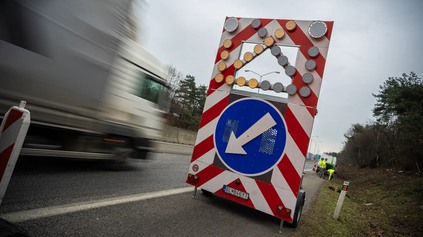 D2 SMEROM DO ČESKA ČAKAJÚ OBMEDZENIA. DIAĽNIČIARI ZAČÍNAJÚ S OBNOVOU POVRCHU