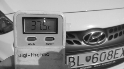 Ničia vás horúčavy? Čierne a biele auto majú rozdiel viac než 11°C!