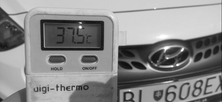 Ničia vás horúčavy? Čierne a biele auto majú rozdiel viac než 11°C!