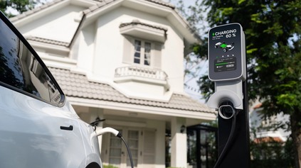 GARÁŽOVANÉ AUTO PO DÔCHODCOVI UŽ NIE JE BAZÁROVÝ SEN. NAJMÄ AK JE NA BATERKY