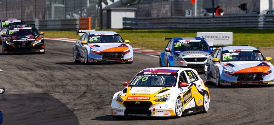 Maťo Homola bojoval na Nürburgring s dodatočným balastom s hmotnosťou až 40 kg