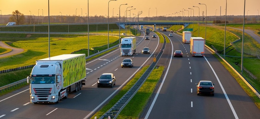 Poľské diaľnice sú iné ako naše, stoja o tretinu menej. Nová rýchlocesta môže škodiť ekonomike?!