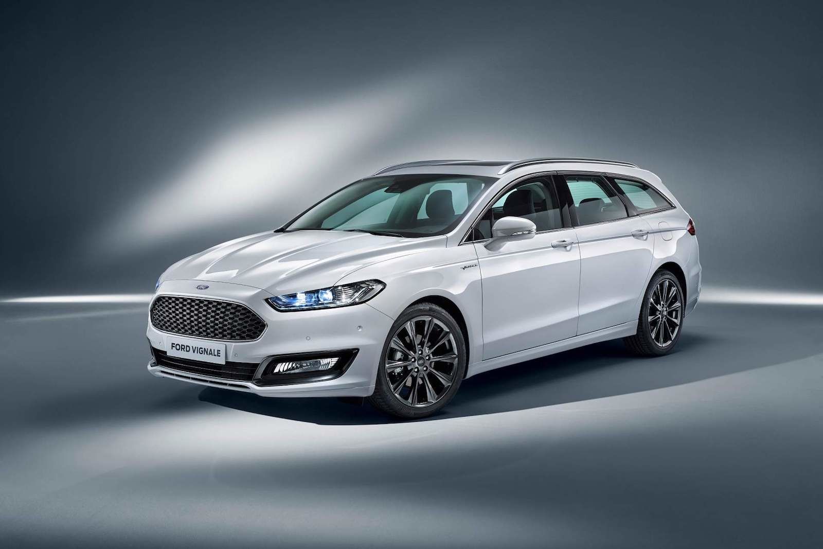 Ford Mondeo hybrid kombi príde na trh už budúci rok