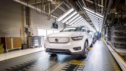 Viac než 400 k elektrické Volvo XC40 už začali vyrábať