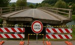 Uzavreli ďalší most v havarijnom stave. Na Slovensku sa neopravuje, ale búra