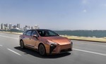 Nový Lexus ES riadne narástol. Chcete hybrid, alebo EV?