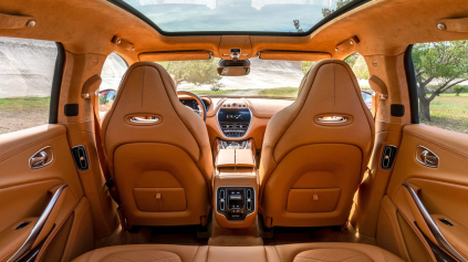 Aston Martin DBX ukazuje interiér. Pozrite na ten luxus