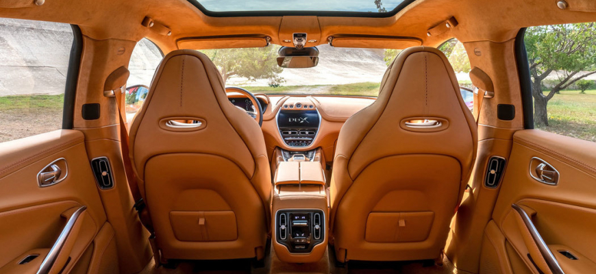 Aston Martin DBX ukazuje interiér. Pozrite na ten luxus