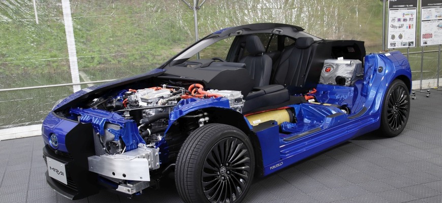 Hlavný technik priznáva neúspech Toyota Mirai, luxusného vodíkového auta