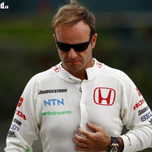 <p>Zamyslený Rubens Barrichello</p>