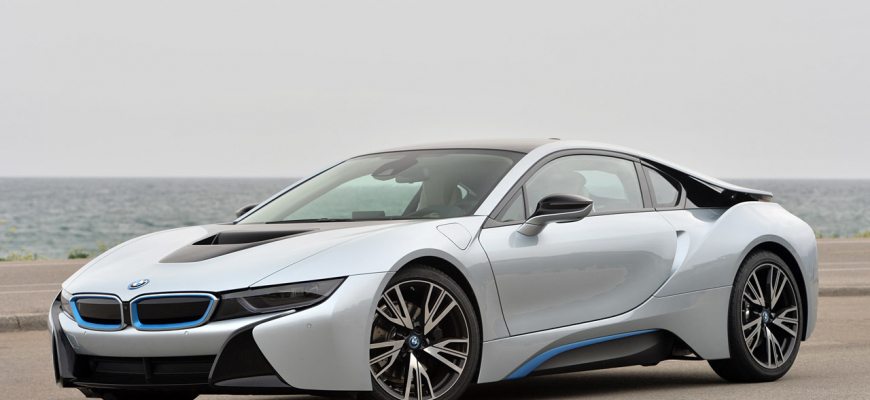 i8S svalnatý hybrid oslaví 100. výročie BMW