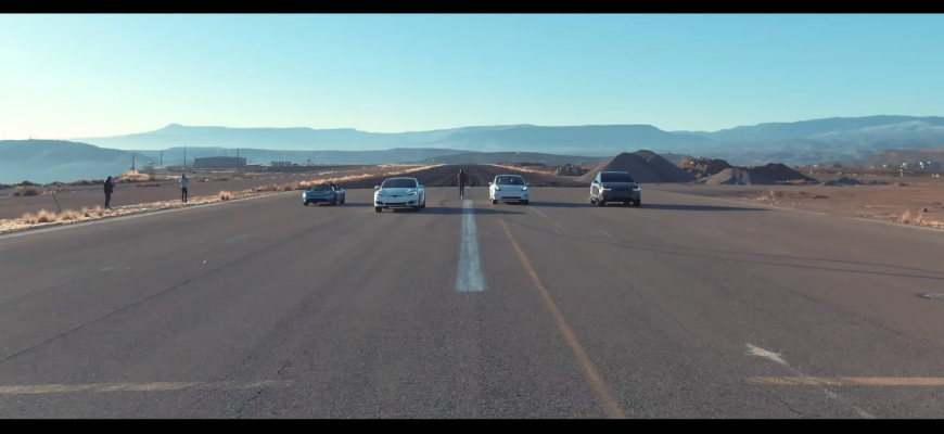 Porovnanie zrýchlenia Tesla Model S, Model X, Model 3 a Roadster I