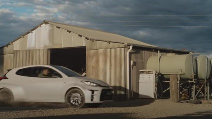 TOYOTA DOSTALA ZÁKAZ REKLAMY, DOHLIADAJÚCIM ORGÁNOM V NEJ VADÍ DRIFTUJÚCI GR YARIS