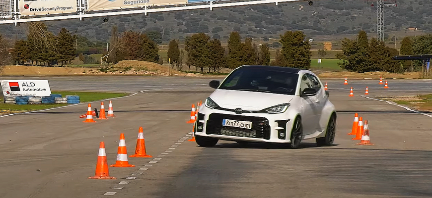 Toyota GR Yaris v losom teste zažiarila. Nechala za sebou aj Mercedes-AMG A45S