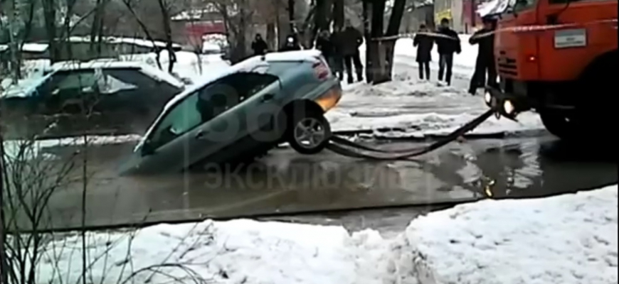 Takto auto z prepadliny nikdy nevyťahujte!