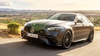 MERCEDES-AMG C63 SA ZBAVÍ ŠTVORVALCA, V8 ALE NAKONIEC NEDOSTANE. INŠPIRÁCIU NAŠIEL V BMW!