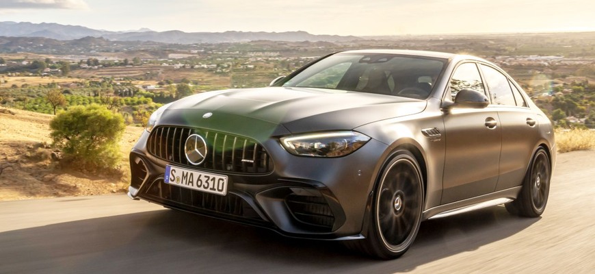 Mercedes-AMG C63 sa zbaví štvorvalca, V8 ale nakoniec nedostane. Inšpiráciu našiel v BMW!