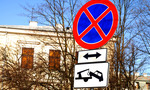 Značka zákaz zastavenia: Vzťahuje sa aj na chodník či nie? Motoristi tápu, hrozia pokuty