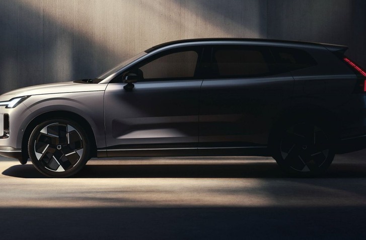 NOVÉ VOLVO XC70 PREJDE PODOBNOU PREMENOU AKO SUBARU OUTBACK. Z KOMBI BUDE SUV