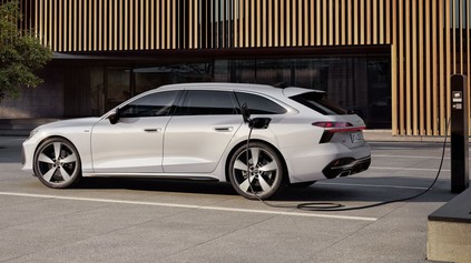 NOVÝ PLUG-IN HYBRID AUDI A6 ZVLÁDNE NA JEDNO NABITIE VIAC AKO STO KILOMETROV