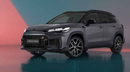 TOYOTA COROLLA CROSS PO FACELIFTE S NOVOU ŠPORTOVO LADENOU VÝBAVOU GR SPORT OFICIÁLNE