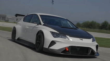 CUPRA E-RACER NA TRATI S 680 K A ZADNÝM POHONOM