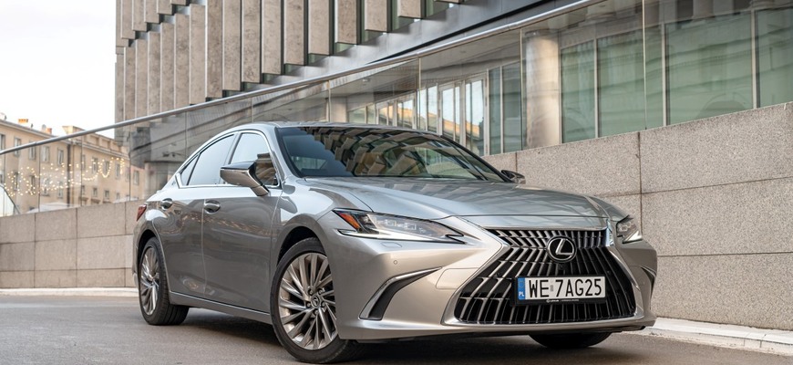 Najlepší prémiový hybrid bez ohľadu na triedu je vraj Lexus ES300h