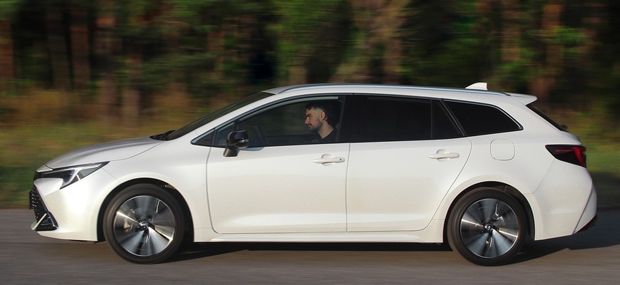 TEST Toyota Corolla TS 1.8 Hybrid: Dokáže nahradiť naftové kombi?