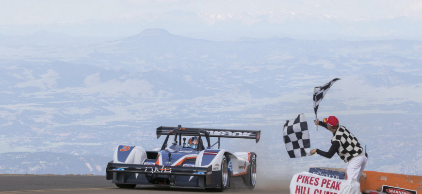 Rhys Millen vyhral Pikes Peak na elektromobile