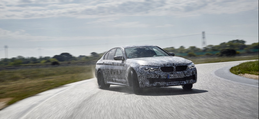 Nové BMW M5 odhalia už tento mesiac
