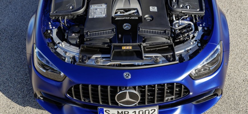 Mercedes zrejme vráti V8 do AMG triedy C a E. Chce ukľudniť klientov nespokojných so štvorvalcami