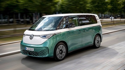 JAZDENÝ VW ID. BUZZ UŽ VÝRAZNE ZLACNEL. PRED KÚPOU POZOR NA SOFTVÉR, BRZDY A ZVOLÁVAČKY