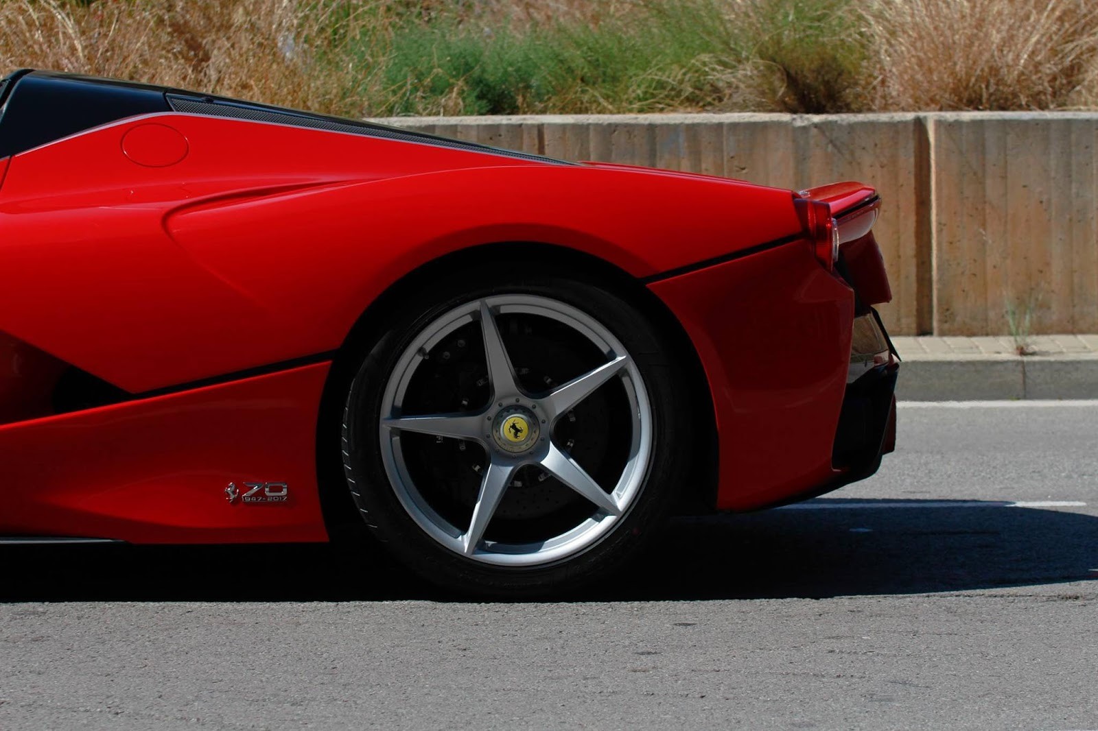 Ferrari Laferrari Aperta