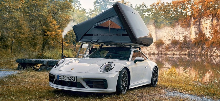 Porsche predstavilo stan pre 911. Ukazuje, že táboriť môžete aj na streche športového kupé