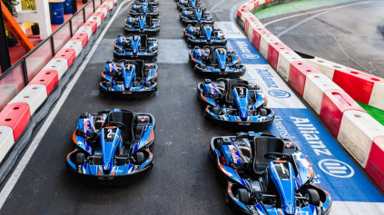 ORANŽOVÚ STRIEDA MODRÁ. KART ONE ARÉNA MÁ NOVÉ KÁRY A NIE LEN TO!