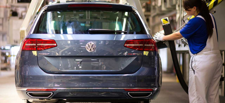 VW Passat asi vrátia do Bratislavy. Zvažujú jeho výrobu na Slovensku