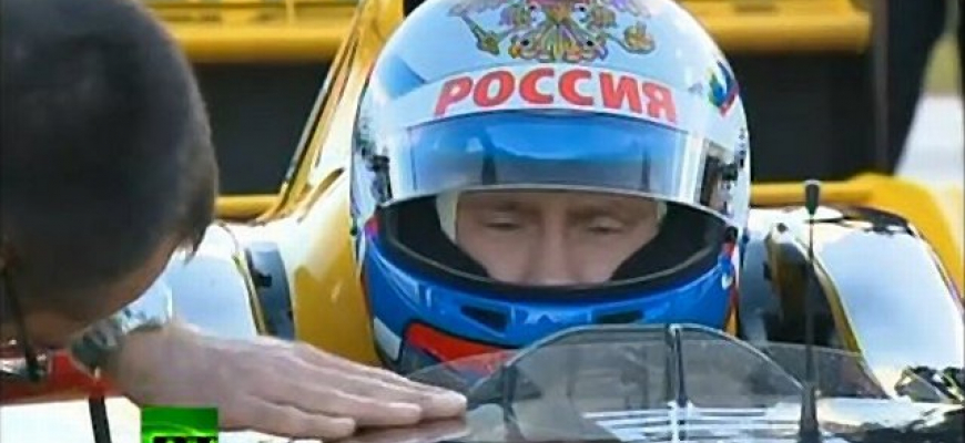 Premiér Putin sám vyskúšal monopost Renault