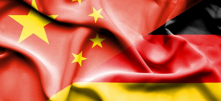 Rysuje sa konflikt medzi nemeckým kancelárom a šéfom Mercedesu kvôli automobilkám v Číne?