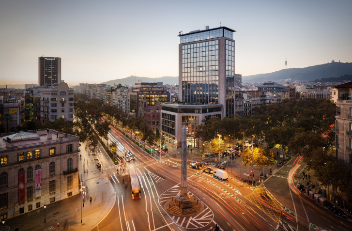 ĎALŠÍ ÚTOK NA SPAĽOVACIE MOTORY, ZÁKAZ VJAZDU UŽ AJ V BARCELONE